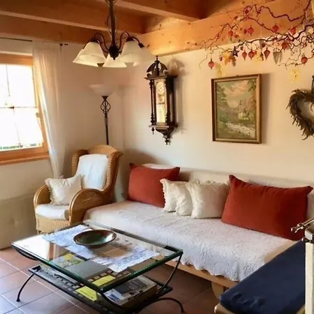In Ruhiger Lage, Mit Balkon, Terrasse Und Eigenem Gartenteil Aschau im Chiemgau