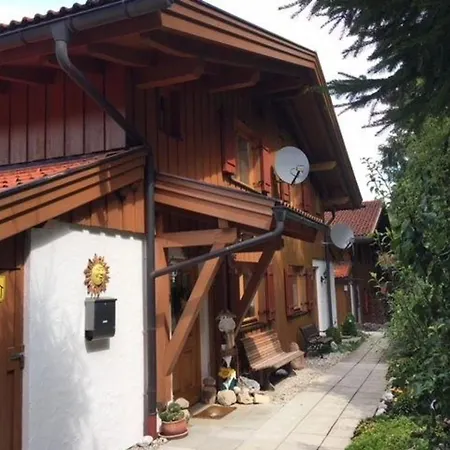 In Ruhiger Lage, Mit Balkon, Terrasse Und Eigenem Gartenteil *